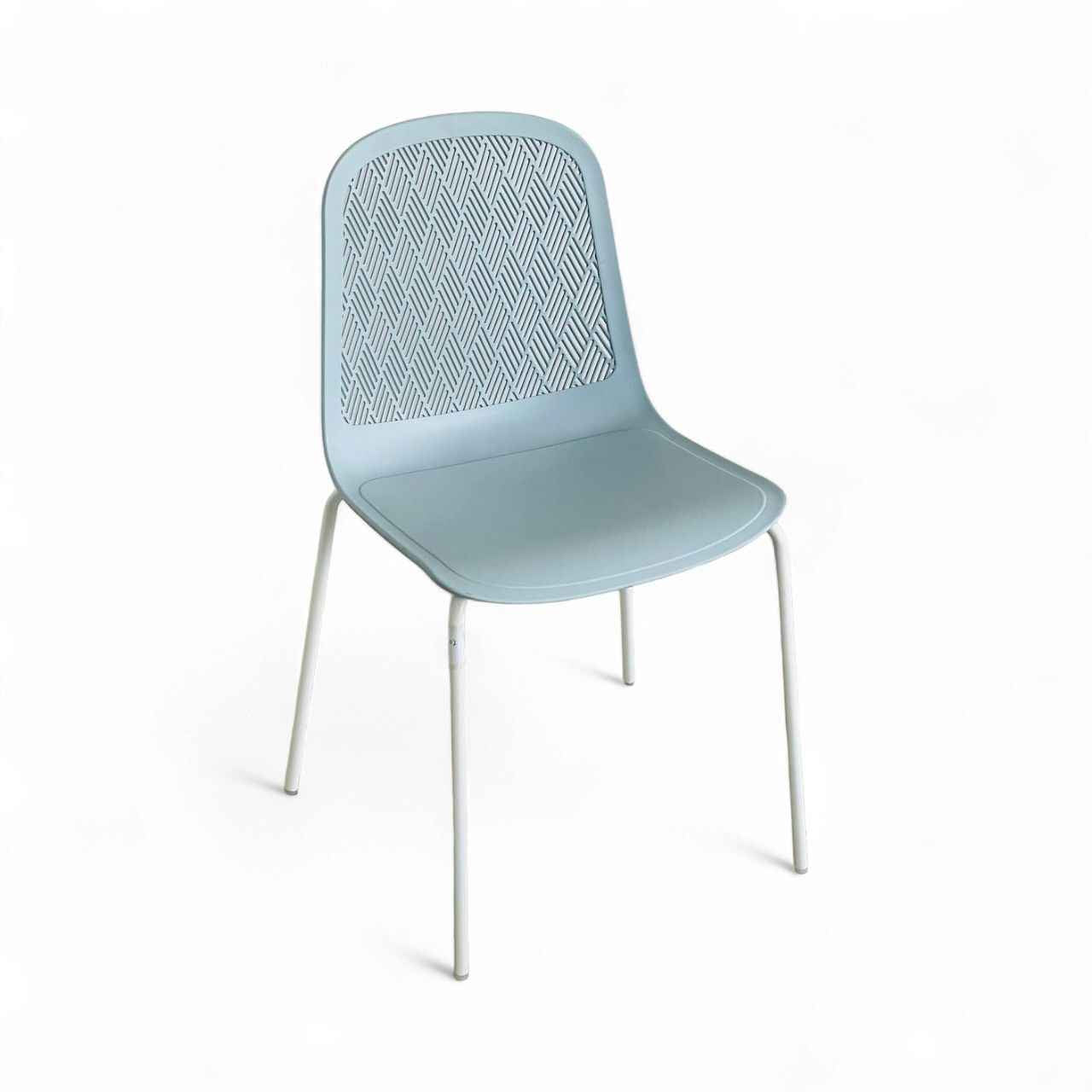 Silla nórdica de diseño azul claro con patas metálicas para comedor moderno