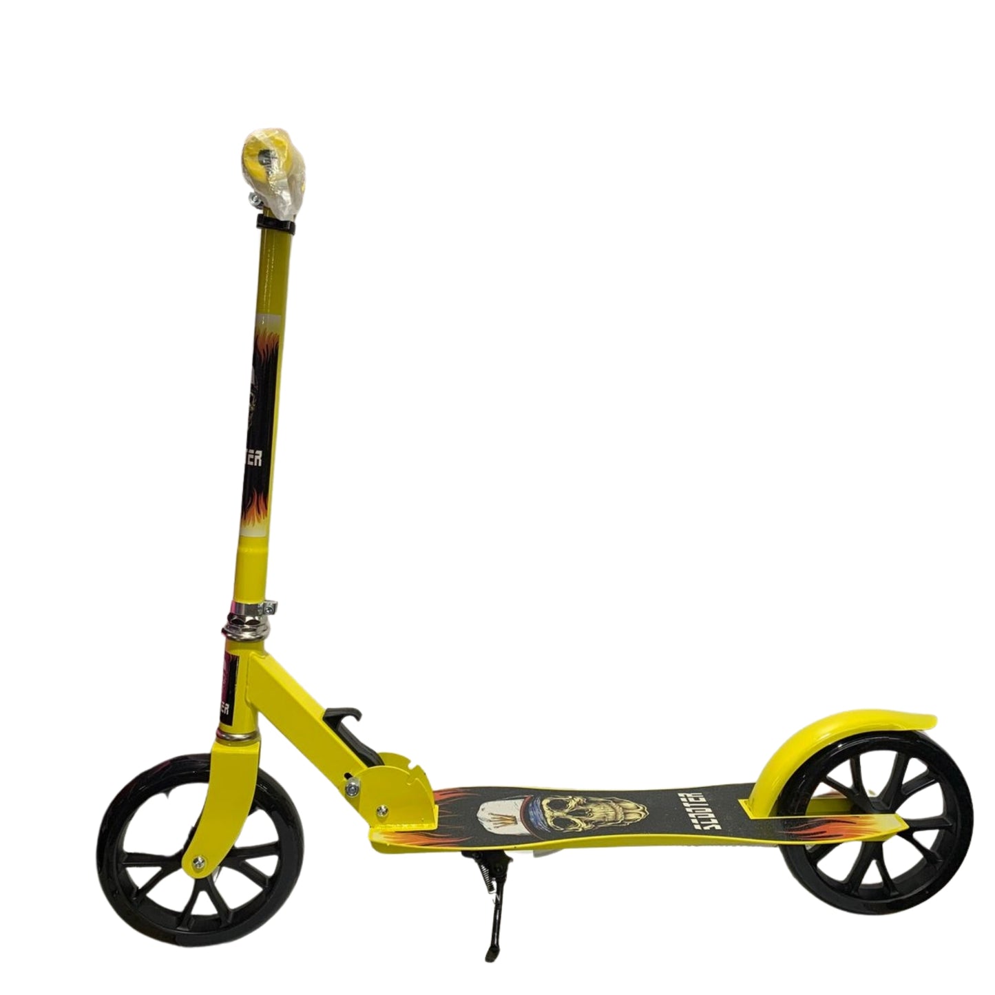 Monopatín amarillo con base ancha tipo guitarra para recreación