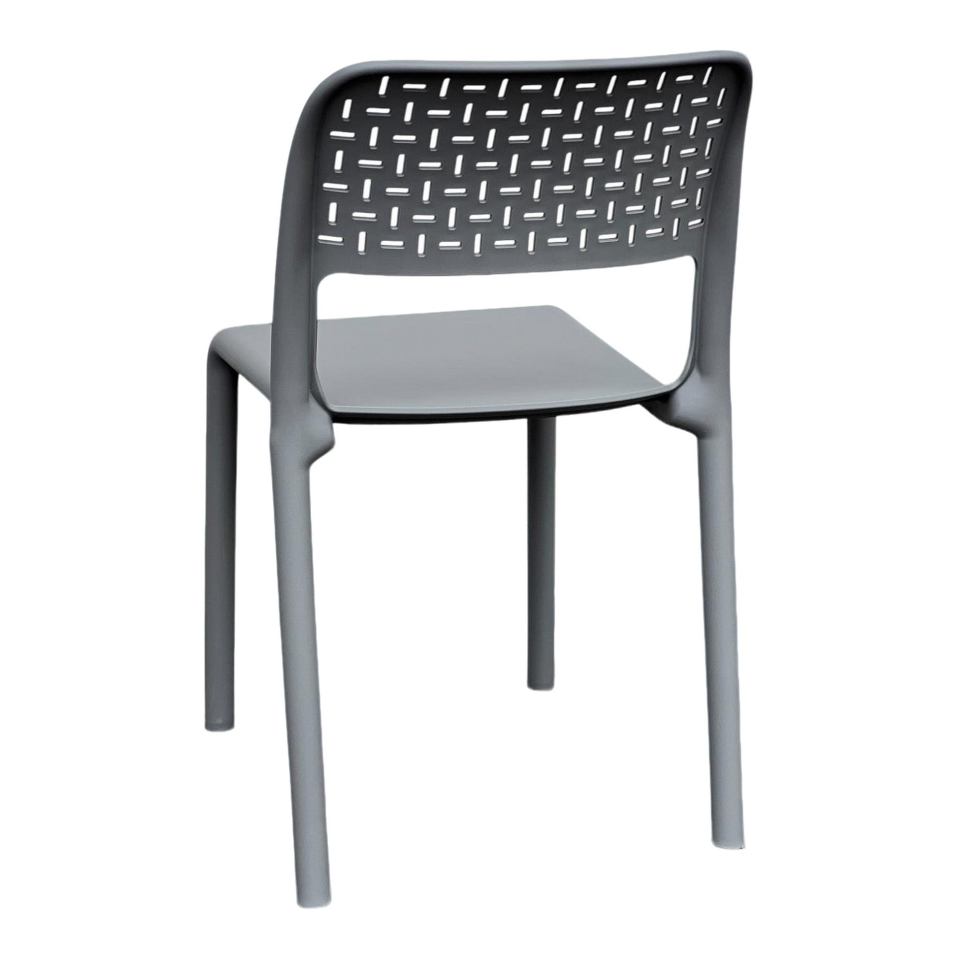 Silla gris con diseño ergonómico para comedor y hogar